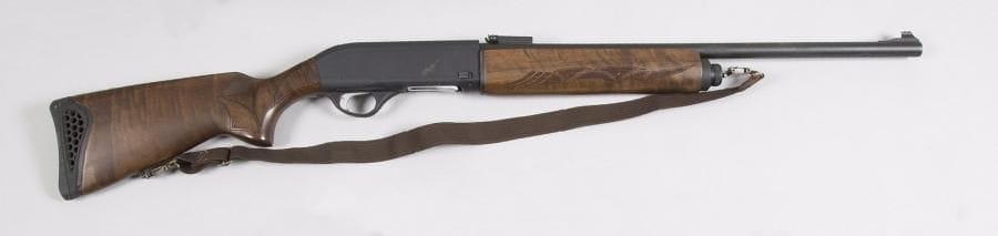 Fusil de chasse semi-automatique Luger 2le, 2008.
Canon de 58,5 cm. Crosse pistolet en noyer avec sabot amortisseur de 38 cm.
Longueur totale : 138 cm
Catégorie C à déclarer.