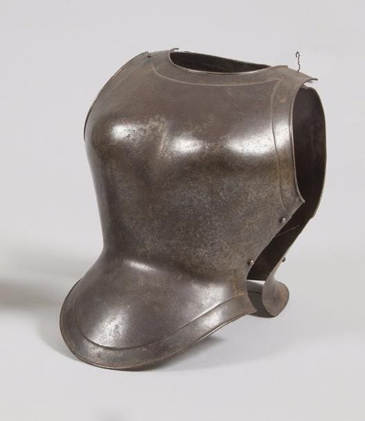 Étonnante cuirasse de femme, de style. 
Plastron en forme et dossière en fer. Bordée de rivets.
B.E. XIXe siècle.