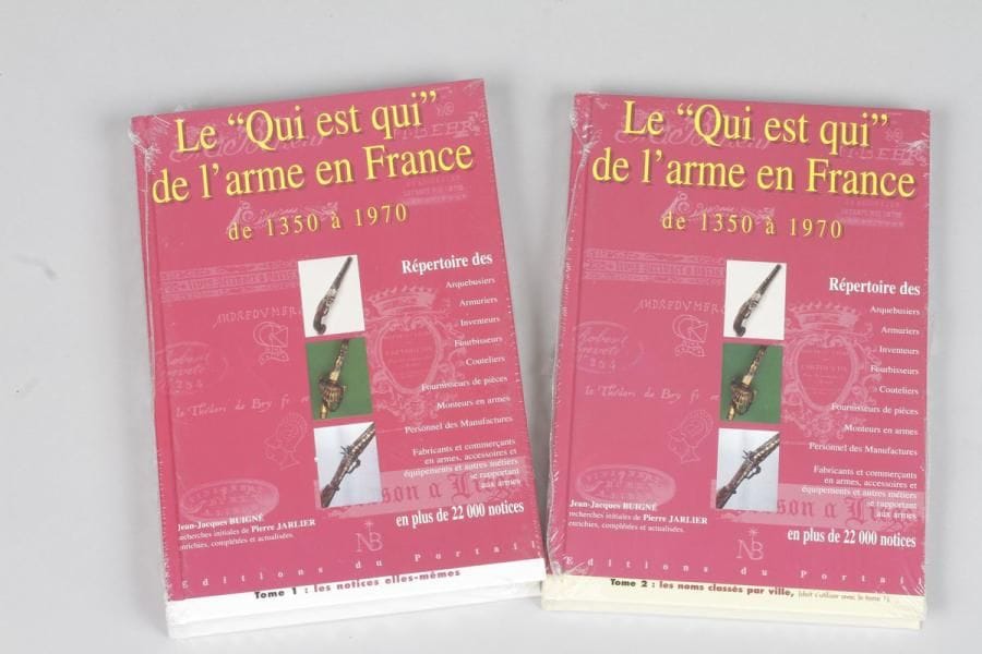 JARLIER-BUIGNE, Le qui est qui de l’arme en France, Éditions du Portail, 2001. 
Deux exemplaires de cet ouvrage de référence, tomes 1 et 2. 
Sous blister. 
T.B.E. 