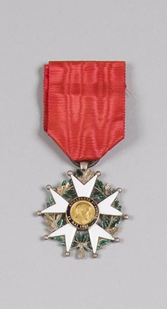 FRANCE
ORDRE DE LA LÉGION D’HONNEUR, institué en 1802.
Étoile de Chevalier IIe République.
Argent, émail (éclats), ruban.
A.B.
Hauteur : 6,2 cm - Poids brut : 17 g
