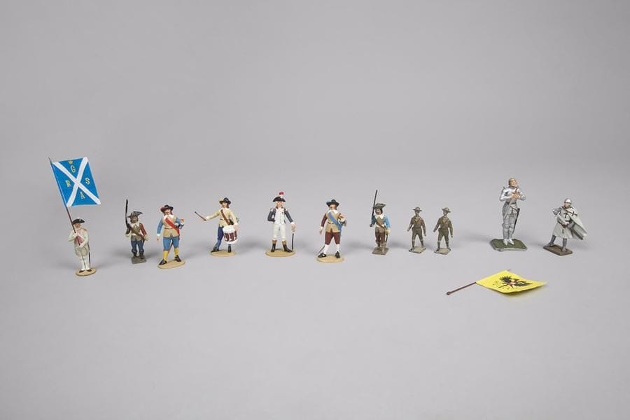 CBG - DIVERS 
- 5 fantassins Louis XIII. 
- 2 fantassins australiens 1ère G.M. 
- 4 figurines représentant Lafayette, Jeanne d’Arc, Templier, Officier Louis XVI. 
