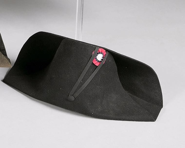 Bonne reproduction du chapeau de l’Empereur Napoléon Ier. 
En feutre. Cocarde tricolore, bandeau en cuir. 
B.E. 