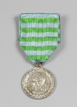 FRANCE
Médaille de Madagascar 1883-1886, instituée en 1896.
Argent, ruban.
Hauteur : 4,8 cm - Poids brut : 13 g
T.B.