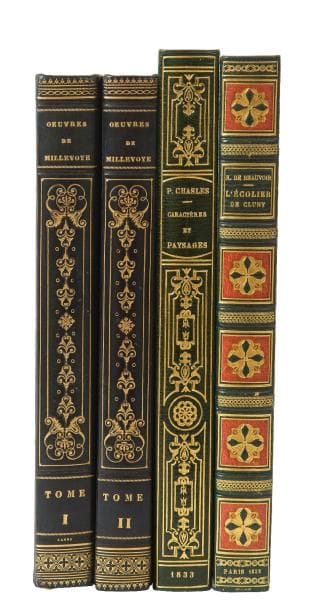 CHASLES (Philarète).
Caractères et paysages.
Paris : Mame-Delaunay, 1833. — In-8, 220 x 139 : frontispice, (2 ff.), 420 pp., couverture imprimée. Demi-maroquin vert à coins à la bradel, filets dorés, dos lisse orné, non rogné, couverture et dos conservés (Carayon).

Édition originale de ce recueil de contes macabres, contenant également un article sur l’écrivain allemand Jean-Paul Richter (1763-1825).
« Les différens fragmens contenus dans ce volume nous ont tous paru d’un vif intérêt ; et de toutes les macédoines dont on nous régale depuis quelques temps, c’est peut-être celle-ci la meilleure » (Gaspard Louis Joël Cherbuliez, Bulletin littéraire et scientifique, revue critique des livres nouveaux, Paris, Genève, 1833).
L’édition est illustrée d’un superbe frontispice macabre gravé sur bois par Henri-Désiré Porret (1800-1867) d’après un dessin de Tony Johannot.

Très bel exemplaire relié sur brochure par Carayon. Salissures et petits défauts à la couverture, dos doublé.