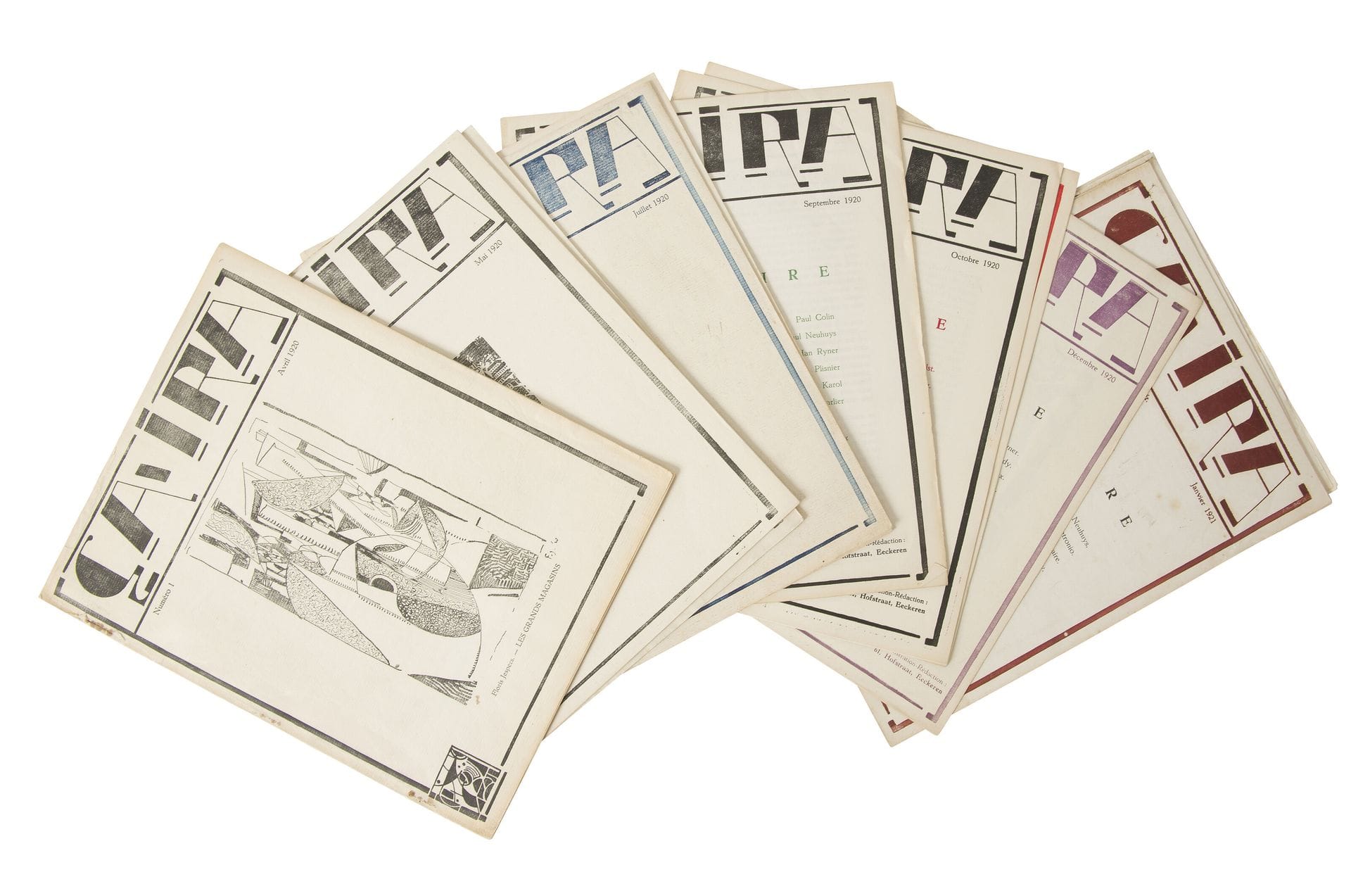 [REVUE].
Ça ira !
Anvers, 1920-1923. — 12 fascicules in-4, 274 x 214 et 3 facicules in-8, 219 x 143. Agrafés.

Première année complète de cette rare revue d’avant-garde belge.
Fondée à Anvers par Maurice Van Essche, Georges Marlier, H. Alexander, W. Koninck et Paul Neuhuys, cette publication constitue l’une des meilleures revues d’avant-garde de l’époque. Parmi les auteurs figurent Pierre-Jean Jouve, Paul Joostens, Pascal Pia, Marcel Arland, René Arcos ou encore Blaise Cendrars. Les illustrations sont l’œuvre de Floris Jespers, Frans Masereel, Paul Joostens, Josef Cantré, Jan Cockx, etc.
L’ensemble proposé ici comprend les 12 premiers numéros parus entre le 1er avril 1920 et le 12 mars 1921, ainsi que l’important n°16 de novembre 1921, le n°18 de mai 1922 et la n°20 de janvier 1923, le dernier de la revue.
Le n°16 est entièrement consacré au phénomène Dada, sa naissance, sa vie, sa mort, avec la collaboration de Céline Arnauld, Pierre-Albert Birot, Christian, Jean Crotti, Paul Éluard, Pierre de Massot, Clément Pansaers, Benjamin Péret, Francis Picabia, Ezra Pound, Georges Ribemont-Dessaignes et Renée Dunan.
On joint un second exemplaire du n°18, incomplet.
Légère déchirure sans manque à la couverture du premier numéro. Traces d’oxydation au niveau des agrafes.