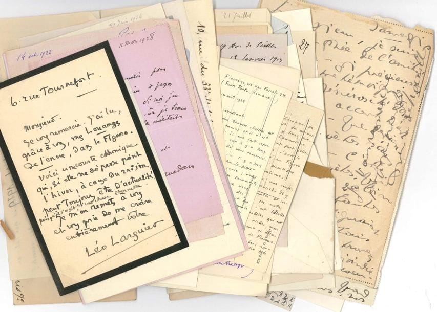 LITTÉRATURE. Environ 100 lettres, la plupart L.A.S. adressées à Maurice Levaillant, 1909-1934 ; formats divers, nombreuses enveloppes, plus quelques cartes de visite autographes.
   Léo Larguier, Henri Lavedan (6), Charles Le Goffic (4), Maurice Levaillant, Xavier de Magallon, Frédéric Masson, Alfred Masson-Forestier (sur Racine), Camille Mauclair (3), François Mauriac, Henry de Montherlant (2), Paul Morand, Anna de Noailles (4), Pierre de Nolhac, Jacques Normand (5), comtesse Jean de Pange, Edmond Pilon (4), Louis Pize, François Porché, Ernest Prévost (3), Alfred Quidant, Rachilde, Ernest Raynaud, Henri de Régnier (9), Marie de Régnier, André Rivoire, Anna Rodenbach, Gaston Roupnel (5), Albert-Émile Sorel, Paul Souday, Marcelle Soulage, Jules Supervielle, André Thérive, Paul Valéry (carte de visite), Fernand Vandérem (5), Émile Vitta, Miguel Zamacoïs, etc.
