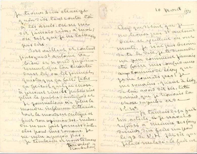 George SAND. L.A.S. « ton vieux troubadour », [Nohant] 10 avril [1874], à Gustave Flaubert ; 4 pages in-8 à son chiffre.
   Très belle lettre sur La Tentation de Saint Antoine de Flaubert, sur le succès, le roman et le théâtre.
   « Ceux qui disent que je ne trouve pas St Antoine beau et excellent en ont menti, je n’ai pas besoin de te le dire. Je te demande un peu comment j’aurais été faire mes confidences aux commis de Lévy que je ne connais pas ! Je me souviens, quant à Lévy, de lui avoir dit ici, l’été dernier, que je trouvais la chose superbe et de 1er n° ».
   Elle ne peut lui faire un article, venant de refuser d’en faire un sur Quatre-vingt-treize de Victor Hugo : « J’ai dit que j’étais malade. Le fait est que je ne sais pas faire d’articles et que j’en ai tant fait pour Hugo que j’ai épuisé mon sujet. Je me demande pourquoi il n’en a jamais fait pour moi, car enfin je ne suis pas plus journaliste que lui, et j’aurais plus besoin de son appui qu’il n’a du mien. En somme, les articles ne servent à rien, à présent, pas plus que les amis au théâtre. Je te l’ai dit, c’est la lutte d’un contre tous, et le mystère, s’il y en a un, c’est de provoquer un courant électrique. Le sujet importe donc beaucoup au théâtre. Dans un roman on a le temps d’amener à soi le lecteur. Quelle différence ! Je ne dis pas comme toi qu’il n’y a rien de mystérieux. Si fait, c’est très mystérieux par un côté : c’est qu’on ne peut pas juger son effet d’avance et que les plus malins se trompent dix fois sur quinze. Tu dis toi-même que tu t’es trompé. Je travaille en ce moment à une pièce, il m’est impossible de savoir si je ne me trompe pas. Et quand le saurai-je ? le lendemain de la 1ère représentation, si je la fais représenter, ce qui n’est pas sûr. Il n’y a d’amusant que le travail qui n’a encore été lu à personne, tout le reste est corvée et métier, chose horrible !
   Moque-toi donc de tous ces potins, les plus coupables sont ceux qui te les rapportent. Je trouve bien étr