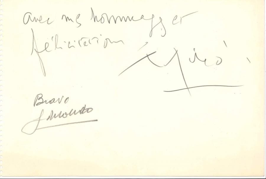 Joan MIRÓ. P.A.S. ; demi-page oblong in-4, au crayon.
   Page d’album : « Avec mes hommages et félicitations, Miró ». En dessous, une autre signature.
