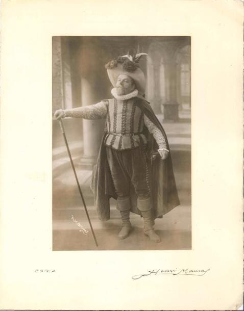 Constant COQUELIN AÎNE (1841-1909) acteur. 2 L.A.S., 1 P.A.S. et 9 photographies.
  [1878 ?], à un député et ami : « J’ai été un des premiers admirateurs du Marceau. J’ai vu l’eau-forte […] chez Gambetta, et je suis doublement heureux en pensant que j’aurai l’œuvre de Laurens et qu’elle m’aura été offerte par vous. S’apprête-t-on pour la dernière bataille de la fin de 78 ? »… [2 avril 1896], à Mme Waldeck-Rousseau, l’invitant à la première de L’Outrage : « Ce vieux mélo plein de choses pompiers est plein de situations élevées et même intéressantes »…
  Photographie d’un tableau de Louis Leloir avec envoi : « à Aline Duval quelques amis dont Coq ». Belle photographie originale de Coquelin dans le rôle de Cyrano par Henri Manuel. 6 photographies des archives de sa famille : Coq sur son lit de mort, son tombeau, vues de sa chambre ou des pièces de réception. 3 photographies de sa chambre mortuaire sous une enveloppe au nom d’A. Chabert.