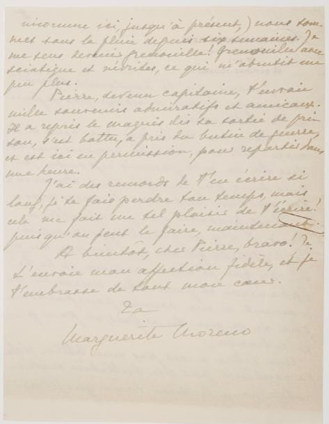 Marguerite MORENO (1871-1948) actrice. L.A.S., Touzac (Lot) 8 novembre 1944, à Pierre [Brisson] ; 4 pages petit in-4 à son adresse Moulin de la Source bleue, Touzac.
  Intéressante lettre sur sa vie pendant l’Occupation, et les horreurs de la Gestapo. Elle évoque « les atrocités commises par ici. Des villages brûlés, avec leurs habitants, bien entendu, des femmes pendues, des enfants cloués sur des portes, enfin, tout ce que nous ne pourrions pas croire si on ne l’avait vu. […] Pierre Moreno [son cousin, également acteur] a passé trois mois et demi dans une prison, au secret et mourant de faim. La Gestapo l’a arrêté comme chef de la résistance. Sa libération est un miracle. Il est d’ailleurs sorti à temps de cet enfer, un peu plus, il y restait, il était méconnaissable. Les Allemands ne m’ont pas emprisonnée, ils se sont contentés de me tenir deux jours sous la menace du revolver et de la mitraillette, “pour me faire parler” »... Elle dit son admiration pour la conduite de Brisson : « Je suis heureuse de savoir que, enfin, tu as vaincu les haines, les bêtises, l’envie, et que tu as et auras la place que tu mérites : celle d’un conducteur d’âmes ». Elle se sent désormais une « vieille dame, rhumatisante et abrutie » : « mes “années de campagne” ont compté double »... Elle a plusieurs fois tenté de lui faire parvenir des lettres par l’intermédiaire de sa mère, sans succès. Elle compte se rendre à Paris si elle trouve à se loger et espère l’y retrouver... Il pleut depuis six semaines : « Je me sens devenir grenouille ! ». Pierre Moreno, devenu capitaine, « a repris le maquis dès sa sortie de prison, s’est battu »... 
  On joint une autre l.a.s. à un ami : elle lui envoie des places de théâtre et le prie d’avertir Lucien Descaves, qui « désirait venir ou envoyer ses fils avec le vôtre »... (1 p. in-8 à en-tête Théâtre Sarah Bernhardt).