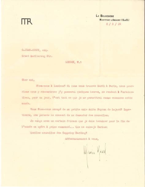Maurice RAVEL (1875-1937). L.S., Le Belvédère, Montfort l’Amaury 8 août 1924, à G. Jean-Aubry, à Londres ; 1 page in-4 à son chiffre, dactylographiée à l’encre rouge, enveloppe.
  « Êtes-vous à Londres ? Si vous vous trouvez Mardi à Paris, nous pourrions nous y rencontrer : j’y passerai quelques heures, me rendant à Fontainebleau, pour un jour. C’est tout ce que je me permettrai comme vacances cette année. Vous êtes-vous occupé de ma petite amie Anita Peyron de Lajard ? Impatients, ses parents ne cessent de me demander des nouvelles. Je songe avec un certain frisson que je dois terminer pour la fin de l’année un opéra à peine commencé… Que ne suis-je Darius ! »…