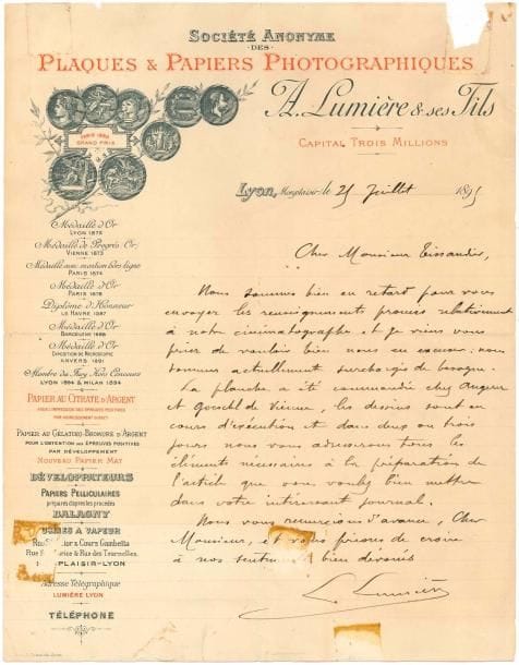 Louis LUMIèRE (1864-1948) photographe et inventeur du cinématographe. L.A.S., Lyon 25 juillet 1895, à Gaston Tissandier ; 1 page in-4, en-tête Société Anonyme des Plaques & Papiers Photographiques A. Lumière & ses Fils (petit manque au bord sup. sans atteinte au texte, traces de papier collant).
  Cinq mois après le dépôt du brevet du Cinématographe (13 février 1895).
  « Nous sommes bien en retard pour vous envoyer les renseignements promis relativement à notre cinématographe […] nous sommes actuellement surchargés de besogne. La planche a été commandée chez Augerer et Goeschl de Vienne, les dessins sont en cours d’exécution et dans deux ou trois jours nous vous adresserons tous les éléments nécessaires à la préparation de l’article que vous voulez bien mettre dans votre intéressant journal »…