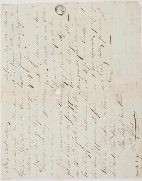 Félicité FERNIG (1770-1841) héroïne des guerres de la Révolution, attachée à l’État-Major de Dumouriez avec sa sœur Théophile, elle combattit à Valmy et à Jemmapes. L.A.S. « Félicité », 18 décembre [1832], à Mme Crépy, au château de Nefleyes ; 3 pages in?8, adresse. 
  Sur le siège d’Anvers. Elle la remercie pour ses lettres, pour l’envoi de rosiers qu’elle a plantés elle-même et pour des échantillons de tissus. Puis elle parle du siège d’Anvers : « Le fameux siège de la citadelle est une fameuse lutte, mais la bravoure francoise vaincra j’espère dans quelque jours ». Elle a eu des nouvelles de son Arthur qui lui rend compte de son voyage « dans les tranchées, les boyaux, et les ouvrages les plus avancés [...] il en est toute admiration pour le courage de la brave nation francoise »...