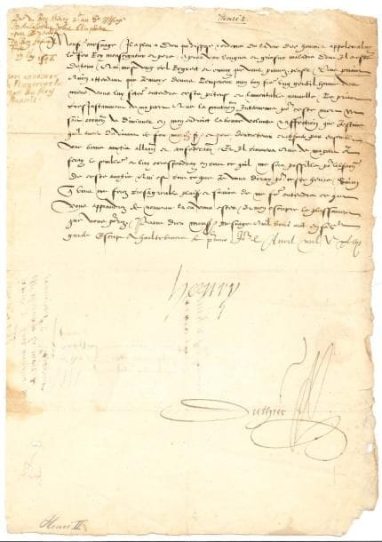 HENRI II (1519-1559) Roi de France. L.S., « Haultebruere » [Haute-Bruyère] 1er avril 1547, à Gilles Ménage, « Ambassadeur devers l’Empereur mon bon frere » ; contresignée par Duthier ; 1 page in-fol., adresse.
  Pour annoncer à Charles Quint la mort de son père François Ier. [François Ier est mort au château de Rambouillet le 31 mars ; son cercueil, ainsi que deux coffrets contenant son cœur et ses entrailles, furent portés en procession et déposés au prieuré de Haute-Bruyère, où des services religieux furent célébrés ; le 11 avril, la dépouille fut transférée à Saint-Cloud, pour être mise au tombeau à Saint-Denis le 23 mai. Le cœur et les entrailles restèrent à Haute-Bruyère, et furent mis en 1556 dans une belle urne funéraire, profanée à la Révolution ; l’urne fut installée en 1817 à Saint-Denis, près du tombeau.]
  « Il a pleu a Dieu que dispose & ordonne de la vie des hommes appeler a Luy le feu Roy monseigneur et père, apres une longue et griefve maladie dont il a esté detenu, qui mest un tel regret et ennuy que vous pouvez penser, vous priant qu’en attendant que jenvoye devers l’empereur mon bon frere ung gentilhomme des miens, vous luy fetes entendre ceste piteuse et lamentable nouvelle, le priant tresinstamment de ma part que la mutation intervenue pour ceste mort ne soit occasion de diminuer en mon endroict la bonne volunté et affection que jestime quil avoit du vivant de feu mondit seigneur et pere dentretenir et observer par ensemble une bonne amytié alliance et confederation. Et il trouvera que de ma part je feray le semblable et luy correspondray en tout ce quil me sera possible pour lobservation de ceste amytié, qui est tout ce que je vous diray pour ceste heure, sinon que vous me ferez tresagreable plaisir et service de me fere entendre ce que vous apprandrez de nouveau la ou vous estes et men escripre le plussouvent que vous pourrez »…