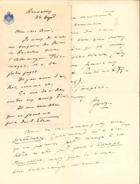 Carlo SFORZA (1872-1952) diplomate et homme politique italien. 8 L.A.S., avec 4 pièces jointes, Bruxelles et La Baule mars-octobre 1939, à Marcel Ray ; 23 pages in-4 ou in-8, une enveloppe.
  Intéressante correspondance de l’ancien ambassadeur antifasciste, à l’approche et au début de la guerre. [Adversaire résolu du régime fasciste dans son pays, Sforza vivait en exil depuis 1927.] Il y est question de Hitler, de Mussolini et « du Karageorgevic » [prince Paul de Yougoslavie, le régent], ainsi que de nombreuses autres personnalités politiques : Marcel Déat, Yvon Delbos, Pierre Laval, Neville Chamberlain, Stanley Baldwin, Robert Cecil, Herbert Hoover, etc.
  Bruxelles 9 mars. « Que pense-t-on des “révélations” de Bernus dans les Débats d’hier soir [« Le Nouveau Plan de Hitler. Une action sur la Hollande et éventuellement sur la Suisse »] ? La révélation néerlandaise a été pour moi une nouveauté. Je savais par contre l’extrême terreur des Suisses »… Il joint le fragment d’une lettre de Lugano (anecdotes scabreuses sur la fille Charles-Roux, princesse Cipriana del Drago)… 1er mai, après le discours [de Hitler, 28 avril, au Reichstag] : « Je suis peut-être pessimiste : mais il me semble de voir par-ci par-là, dissimulés, pas mal de microbes munichois. Croyez-moi : un des signes les plus graves de défaitisme français est constitué par l’envie renaissante de voir des divergences entre les deux dictateurs »… S’il y a guerre, Sforza devra quitter la Belgique pour un endroit plus sûr… 8 mai. Il se demande si « la folle situation actuelle ne va pas devenir une habitude », ni les peuples, ni les dictateurs, ni les démocraties n’ayant intérêt à brusquer les événements. Ses revenus diminuent : « le régime fasciste est bien plus satanique (et jésuitique) que le hitlérien : en Allemagne on m’aurait tout confisqué ; en Italie c’est plus sadique : on me détruit des terres magnifiques sous prétexte de bonifica et on rend absolument impossible toute sortie, même indirecte, de ca