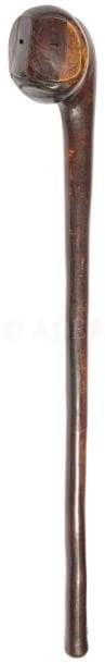 Un lot de deux casse-têtes de style Makondé et Makwa aux têtes sculptées, probables « curios ».
Afrique de l’Est, Tanzanie ou Mozambique
Bois.
H. : 56 et 57 cm
Provenance : Collection d’un chasseur-cueilleur magdalénien ou La collection d’un chineur du Lot