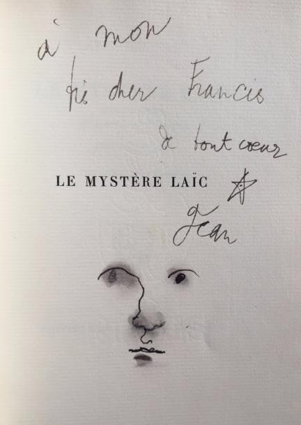 Jean COCTEAU. Le Mystère laïc (Giorgio De Chirico), essai d’étude indirecte, avec cinq dessins de Giorgio De Chirico (Éditions des Quatre Chemins, 1928) ; in-8, cartonnage, couverture et dos conservés.
Édition originale tirée à 3000 exemplaires, un des 2875 sur papier de Rives à la forme (n° 588).
Envoi autographe sur le faux-titre : « à mon très cher Francis de tout cœur [étoile] Jean », avec dessin à la plume et lavis d’un visage.