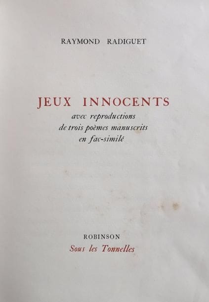 Raymond RADIGUET. Jeux innocents (Robinson, Sous les Tonnelles [Paris, René Bonnel, 1926]) ; petit in-4, broché, couverture rose rempliée.
Édition originale rare, tirée à 64 exemplaires, un des 60 numérotés sur vélin de Hollande van Gelder Zonen (n°23), bien complet de l’enveloppe contenant la reproduction en fac-similé de 3 poèmes autographes de Radiguet.
On joint : Vers libres (Champigny, Au Panier fleuri, [Paris, René Bonnel, 1926] ; petit in-4, broché, couverture rempliée, sous étui. Édition originale tirée à 125 exemplaires sur vergé de Hollande Van Gelder Zonen (n° 104).