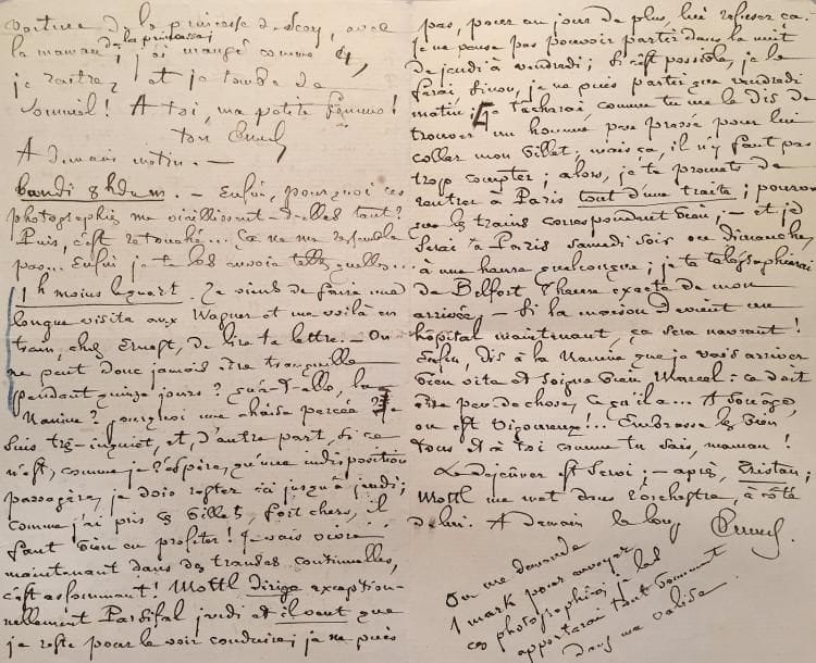 Emmanuel CHABRIER. 3 L.A.S., [18-29 juillet 1889], à sa femme à Paris ; 6 pages in-8 (une au crayon), adresse et enveloppe.
Voyage à Bayreuth.
Jeudi [18 juillet 1889] 7 h. du s[oir]. En wagon. « Journée assommante ! Je roule depuis hier soir 5 h. 20, et je ne vais arriver à Nuremberg qu’à 7 h. ½ ! – Puis il faudra se recoller en wagon pour gagner Bayreuth j’y serai vers 10 h. du soir, probablement ! Ces trains n’en finissent pas ! »…
Bayreuth – Vendredi 26 juillet [18]89. « Hier soir, cette merveille de Parsifal. Je passe ici d’inoubliables soirées. – Ce soir repos, demain aussi ; dimanche Parsifal lundi Tristan. – Ce soir, le larbin de Made Wagner, ou plutôt son homme de confiance, est venu m’inviter à aller souper à Wahnfried. Tu vois, je suis dans les honneurs ; j’y vais avec les Van Dyck, naturellement, et je trouverai là Lévi, le ch[ef] d’orch[estre] de Munich, qui est charmant pour moi, mon vieux Mottl, enfin un tas de gens qui peuvent m’être utiles. […] On me collera au piano probablement […] Ce Bayreuth est une vraie boîte à cancans, – aussi je m’observe énormément ! »...
[Bayreuth 29 juillet 1889] Dimanche minuit et 1/2. « Représentation du merveilleux Parsifal. Pendant le 1er entr’acte, visite aux Wagner, dans leur loge, présentations et tralalas. Je descends : je rencontre Lamoureux qui me demande où on pisse, je le mène pisser. En revenant, les inévitables Chevillard apparaissent, bras dessus bras dessous […] Les Chausson m’invitent à souper pour demain. Ce n’est pas Van Dyck qui chante aujourd’hui ; c’est sa doublure ; la doublure est faiblarde, alors Ernest est aux anges, naturellement. Dans le deuxième entracte, je vais chercher la photographie que l’on m’a faite au théâtre même, comme homme éminent », mais il trouve que ces photos le vieillissent… Il reçoit la lettre l’avertissant que sa vieille nourrice Nanine a eu une attaque ; il est très inquiet « je dois rester ici jusqu’à jeudi ; comme j’ai pris ces billets, fort chers, il faut bien