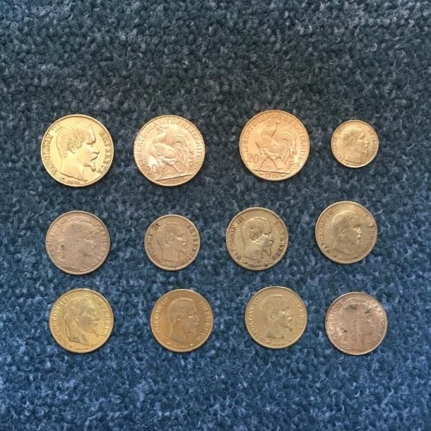 Lot de 12 pièces en or, France
20 Francs Type au Coq - Tranche inscrite: Liberté, Egalité, Fraternité - 1913 - 1914
20 Francs Type Napoléon III, tête nue - 1856 A
10 Francs Type Napoléon III, tête laurée - 1864 BB
10 Francs Type Napoléon III, tête nue - 1857 A
10 Francs Type Napoléon III, tête nue - 1907 - 1910
10 Francs Type au Coq - 1907 - 1910
5 Francs Type Napoléon III, tête nue - Petit module - Tranche cannelée - 1854 A
5 Francs Type Napoléon III, tête nue - Grand module - 1859 A

Frais acheteur : 8% HT
