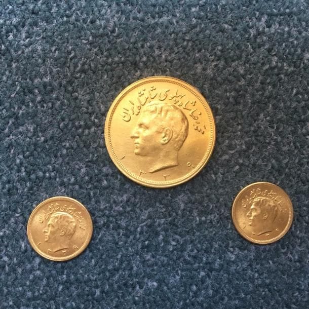 Lot de 3 pièces en or, Iran
2 pièces de 1 Pahlavi et 1 pièce de 5 Pahlavi

Frais acheteur : 8% HT