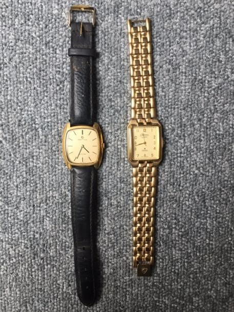 Une montre bracelet d'homme cadran en or 18K (750°/°°). Certina Jubilé, bracelet cuir et métal. 
Poids brut: 37.7g. 
On y joint une montre bracelet en métal doré Reliance

Frais acheteur : 8% HT