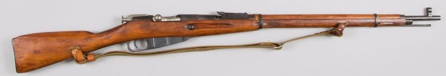 Fusil MOSIN NAGANT, modèle 1891 / 30, calibre 7,62 x 54R.
Canon daté 1938.
Catégorie C à déclarer.
Longueur totale : 123 cm
