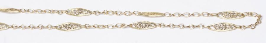 Collier en or 18K (750‰), maillons filigranés. Travail français régional antérieur à 1919. Poids : 7,9 g