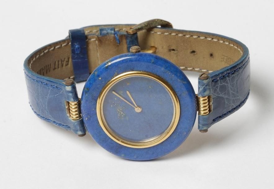 Montre bracelet d'homme en métal doré et lapis lazuli, bracelet en cuir bleu.