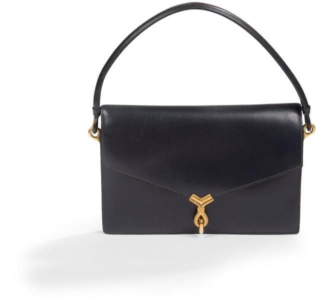 HERMES PARIS. Sac Cordeau en cuir bleu marine. Garniture en plaqué or, 2 soufflets, 3 poches intérieures. 
Larg. : 24 cm 
Bon état.