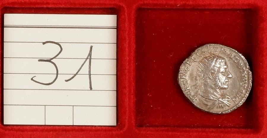 MACRIN. Antoninien de Rome en argent, R/ Fides Militum.
TB