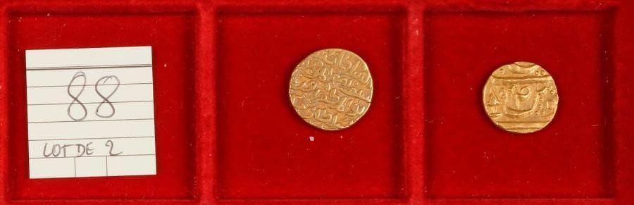 INDES. ETATS INDEPENDANTS. LOT de 2 monnaies en OR (10,97g et 7,41g) 
des XVIIIème et XIXème siècles.
TB à TTB