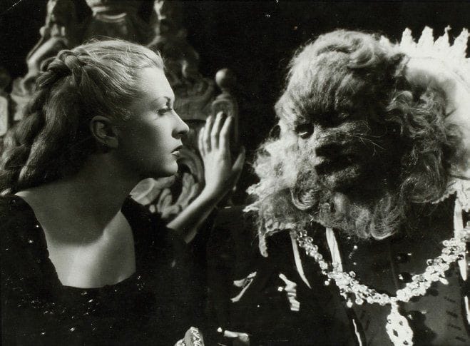 La belle et la bête, 1946. De Jean Cocteau, avec Jean Marais et Josette Day. Six épreuves argentiques d'époque par Aldo Graziati. 27 x 21 cm. Cadres.