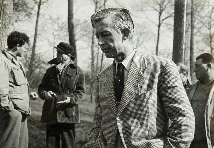 Cinéma français. Scènes de tournages. Henri-Georges Clouzot sur le tournage de Manon, 1949. Robert Bresson et Jacques Becker en tournage. Yves Allégret sur le tournage de Dedée d'Anvers, 1948. Marcel Carné et Jean Gabin. 20 épreuves argentiques d'époque (six par Lucienne Chevert). Formats : de 12 x 12 à 13 x 18 cm.