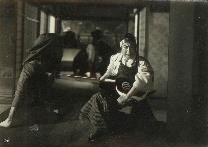 Cinéma japonais, c. 1950. 19 épreuves argentiques d'époque. Quelques tampons en japonais aux versos. Formats : de 11 x 8 à 11,5 x 16,5 cm.