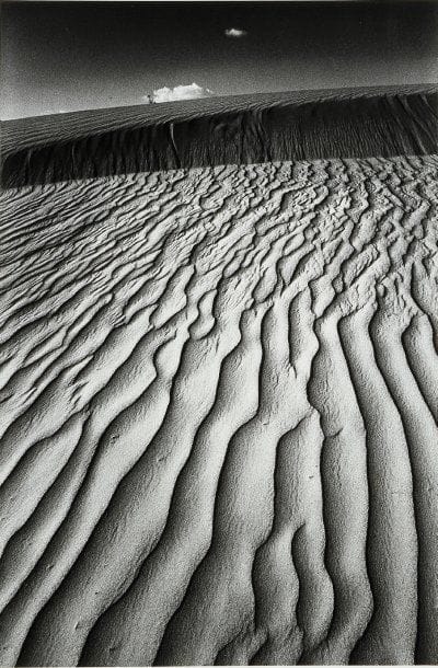 Jean-Loup Sieff (1933-2000)
Désert. Californie, 1977. Epreuve argentique d'époque, signée et datée dans la marge inférieure à droite. 40 x 30 cm avec les marges.