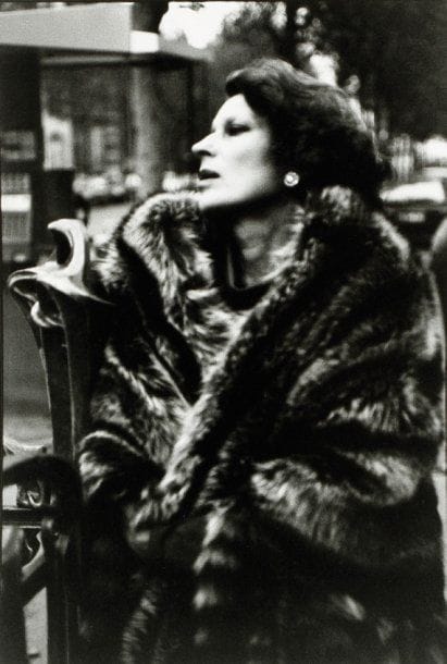 François-Marie Banier (né en 1947)
Silvana Mangano. Paris, c. 1975. Epreuve argentique d'époque, signée dans la marge inférieure à droite. 40 x 30 cm avec les marges.