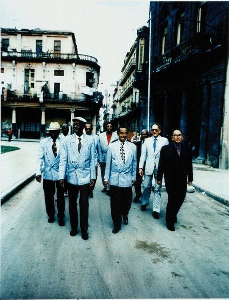 Youri Lenquette
Buena Vista Social Club. La Havane, 1998. Epreuve argentique, titrée et signée dans la marge inférieure. 38,5 x 30,5 cm.