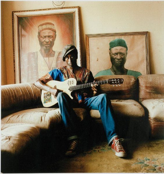 Youri Lenquette
Keziah Jones. Lagos, 2001. Epreuve argentique, titrée et signée dans la marge inférieure. 38,5 x 30,5 cm.