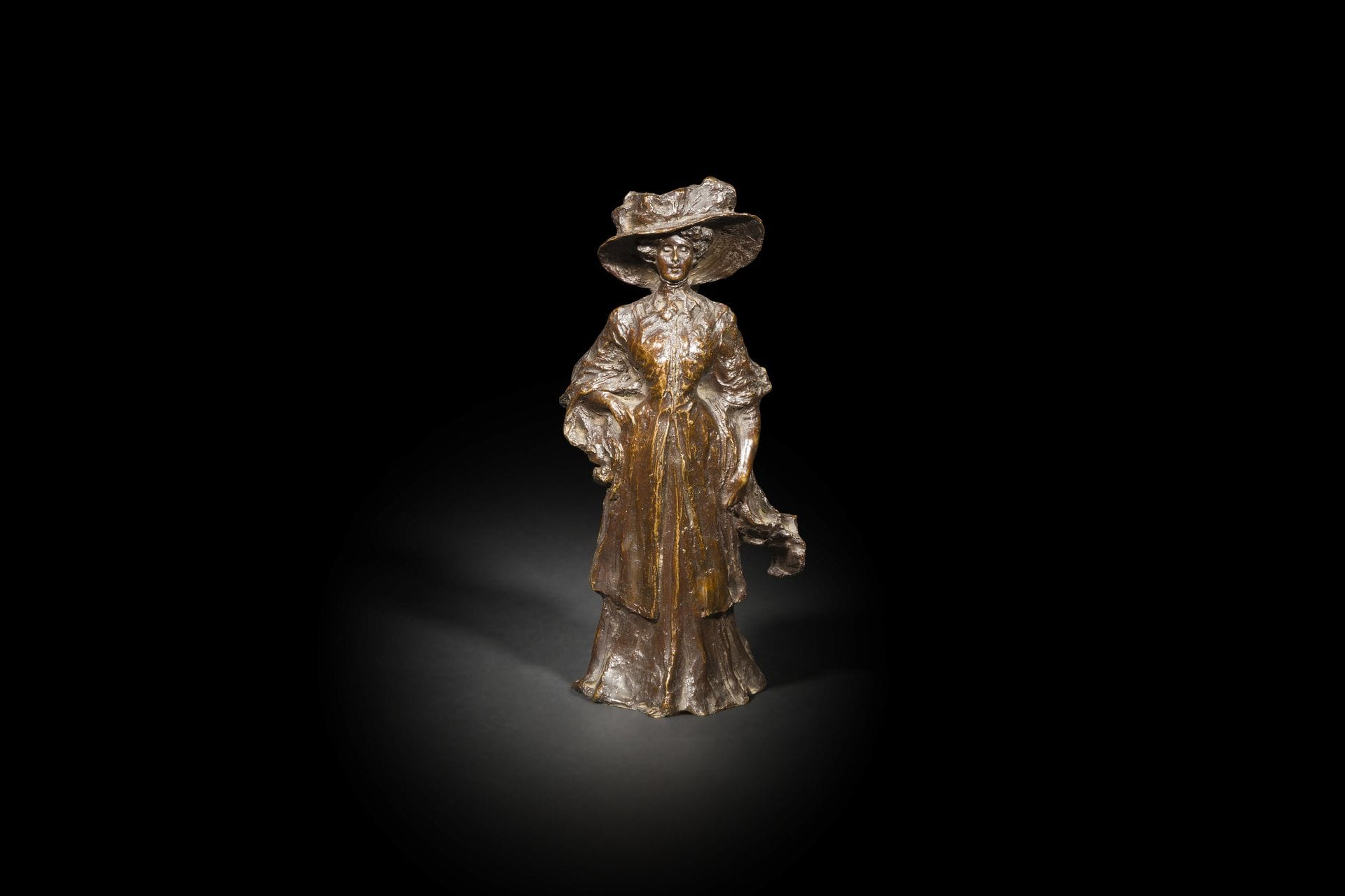 Domenico Mastroianni (1876-1962) 
Elégante 
Bronze à patine brune 
H : 27 cm