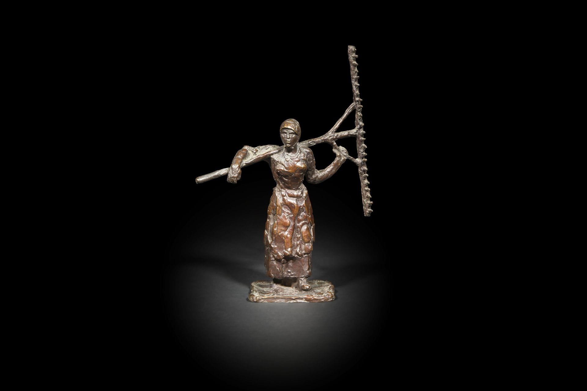 Gaston Broquet (1880-1947)
Femme au champ 
Bronze à patine brune nuancée de rouge 
Signé Gaston Broquet sur la terrasse
H : 24, 5 cm