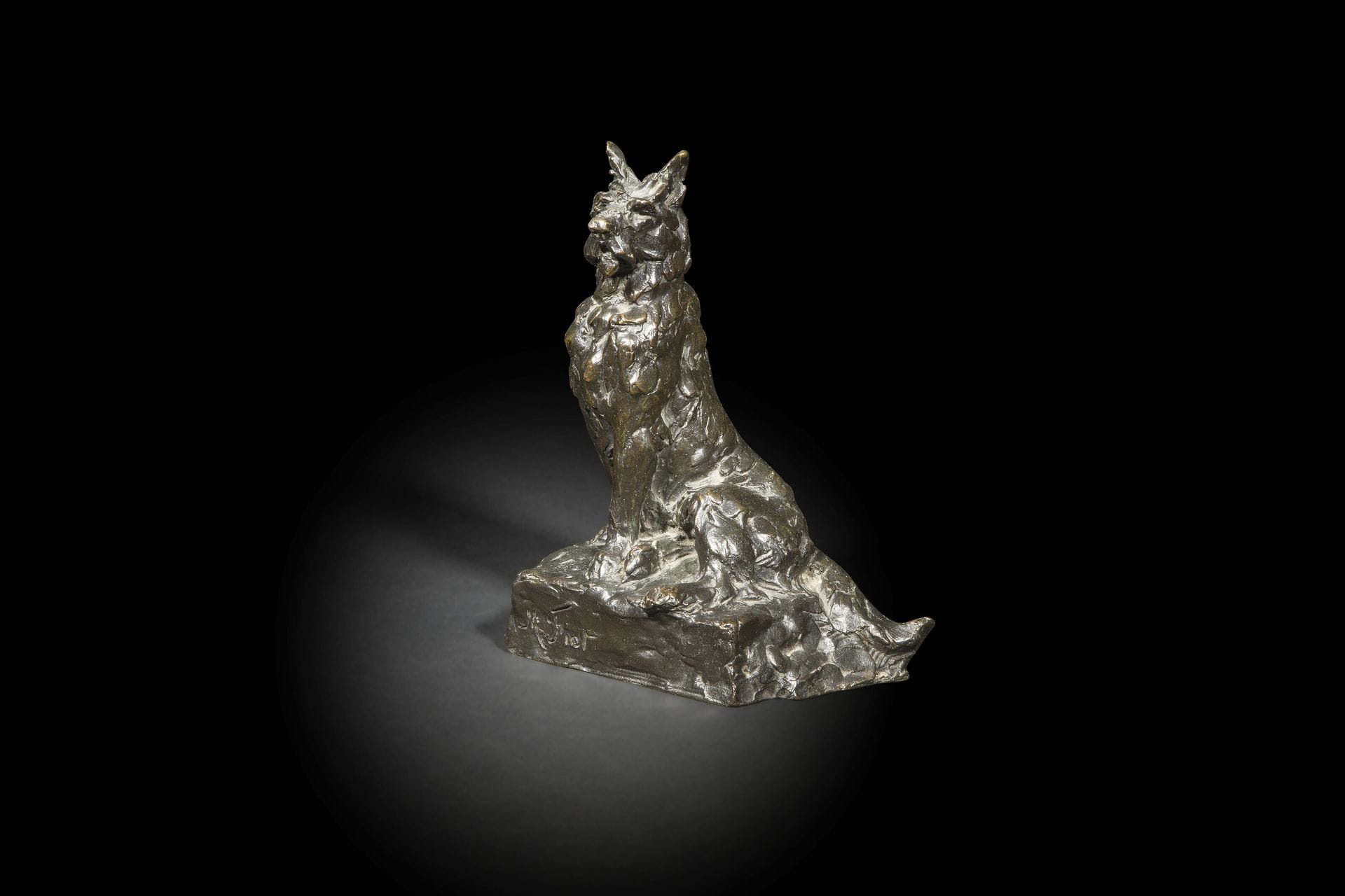 Maximilien Fiot (1886-1953)
Chien briard assis
Bronze à patine brune
Signé « M. Fiot » à l’avant de la terrasse et porte la marque « cire perdue Susse Frères éditeurs Paris » sur le côté et le cachet du fondeur au revers de la terrasse.
H : 23,5 et terrasse 17,3 x 10 cm