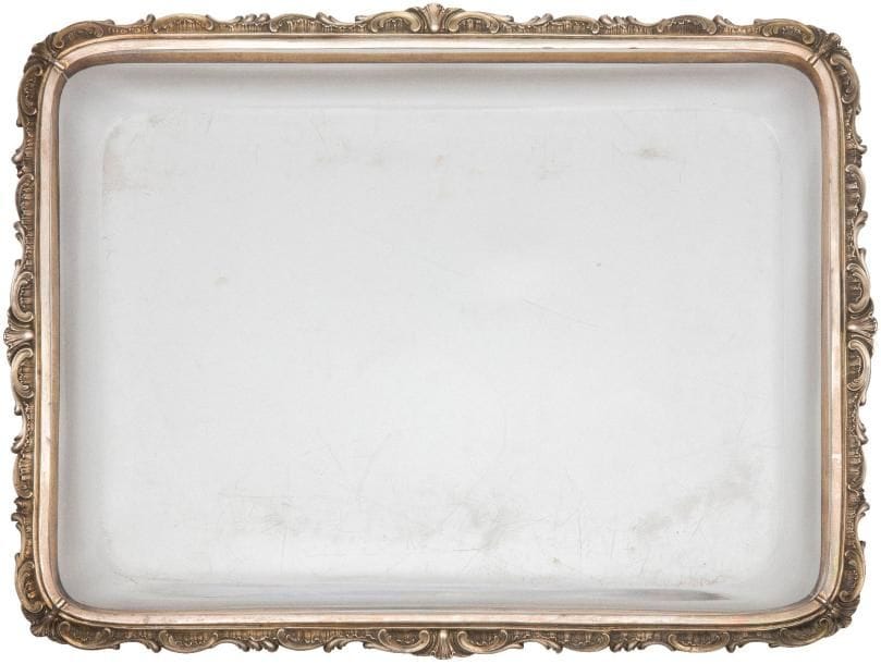 Grand plat creux en verre et monture argent à draperies et enroulements de forme rectangulaire.
Poinçon minerve
Orfèvre : en toutes lettres ODIOT A PARIS 1419 et poinçon d’orfèvre losangique 1865 - 1894
Dimensions : longueur : 41,8 cm - longueur : 32 cm
Poids : gravé à la pointe 517 g au revers