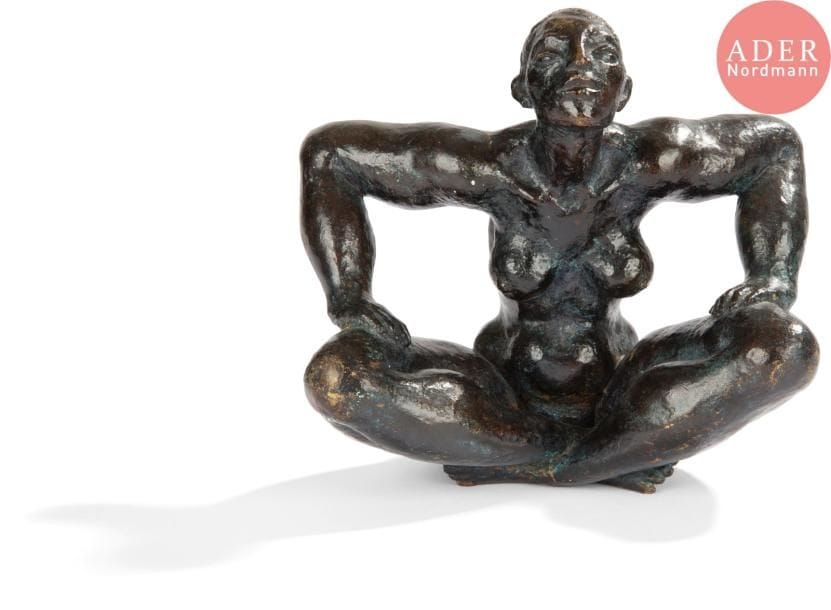 Yeva GOLDFARB dit YEVA (né en 1951)
Nu accroupi
Sculpture en bronze patiné.
Signée et numérotée sur 8 à la base.
19 x 18 cm