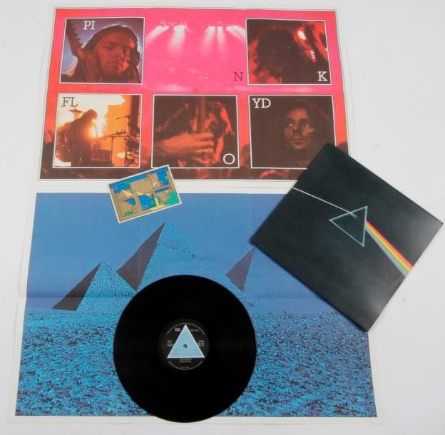 PINK FLOYD
« The Dark Side of the Moon » Harvest SHVL 804 1E 064 o 05249 (A2 / B2) Triangle bleu. U.K., 1973.