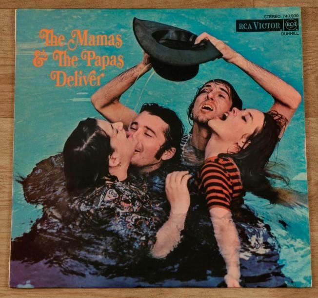 THE MAMAS AND THE PAPAS 
Deliver. RCA, France, 1967. 31 x 31 cm - 12 x 12 inches