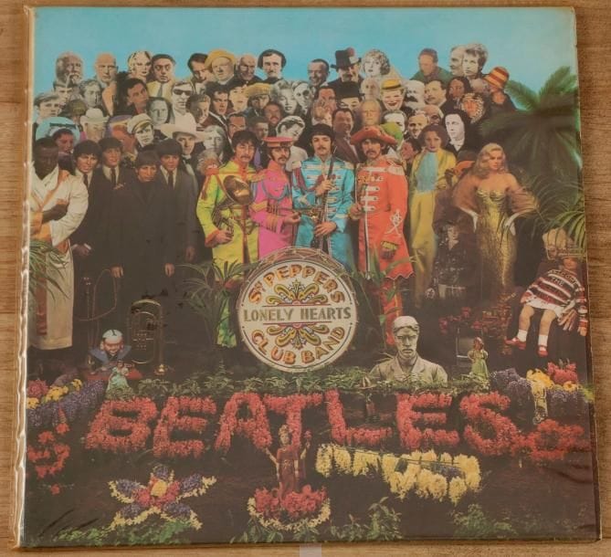 THE BEATLES
« Sgt. Pepper’s Lonely hearts club band » Parlophone Mono PMC 7027 U.K 1967 avec insert. 31 x 31 cm - 12 x 12 inches