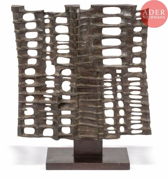 Tomonori TOYOFUKU [japonais] (né en 1925)
Composition, 1961
Bois sculpté.
Signée et datée à l’arrière.
80 x 80 x 5,5 cm