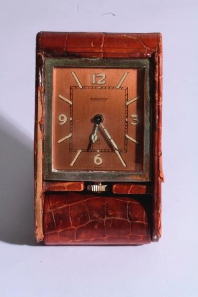 JAEGER-LeCOULTRE

Réveil de voyage 8 jours. Années 30-40.

étui usagé. À réviser.