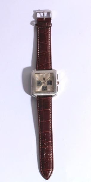 LIP. Montre bracelet d'homme carrée en acier. Bracelet en cuir. Modèle à quartz. Ne fonctionne pas.

